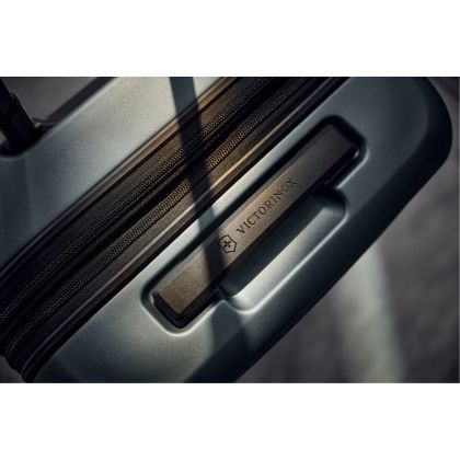 Куфар за ръчен багаж Victorinox  AIROX ADVANCED Black 