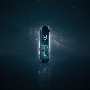 Колекционерско джобно ножче  Victorinox с дизайн на зодиакален знак Везни 